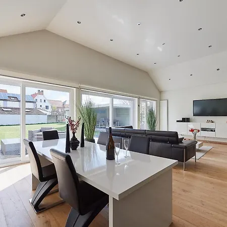 Luxery Loft With Private Garden And Free Private Car Parking