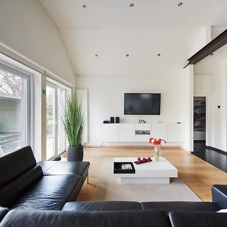 Luxery Loft With Private Garden And Free Private Car Parking アパート *