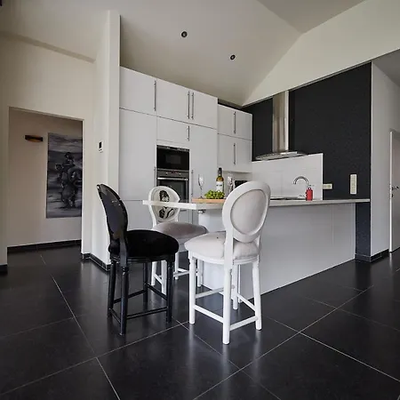 アパート Luxery Loft With Private Garden And Free Private Car Parking *